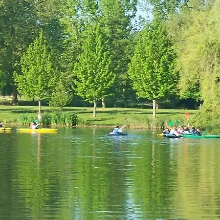 Mobil A 2 Pas Du Plan D'eau *